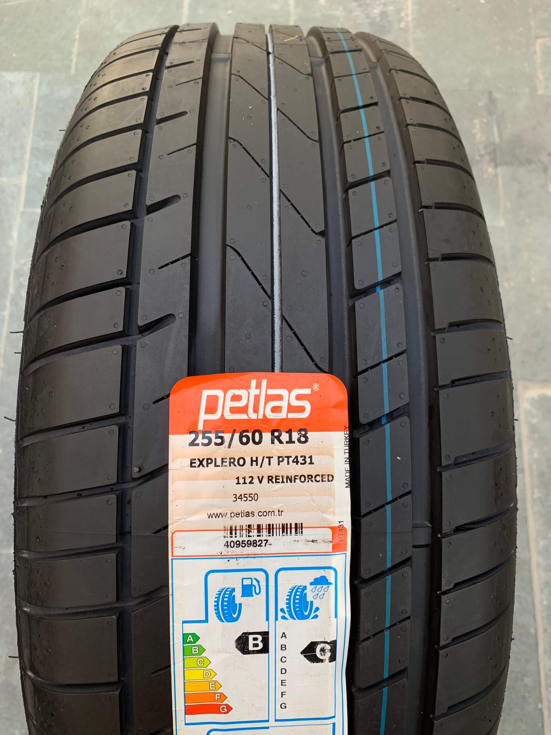 255-60 R18 petlas